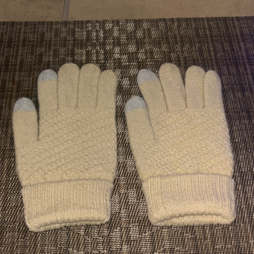 Cream Knit  Gloves
